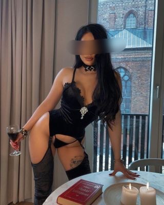 Проститутка Элина стройная исполнит классический секс и позовет в гости в Любой район